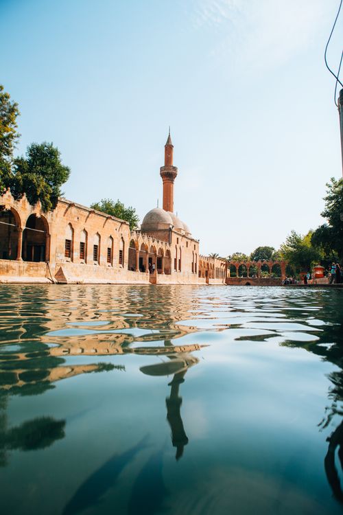 Balıklıgöl'ün Sırrı: Bin Yıllık İnanç ve Huzurun Adresi