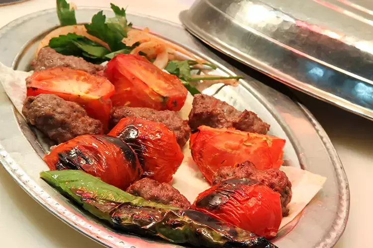 Domatesli Kebap